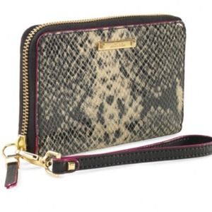 Stella and Dot Chelsea tech wallet