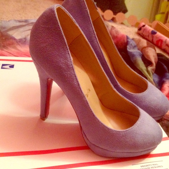 Lilac suede heels