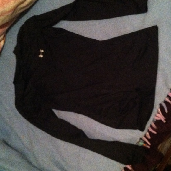 Black Under armour cold gear shirt