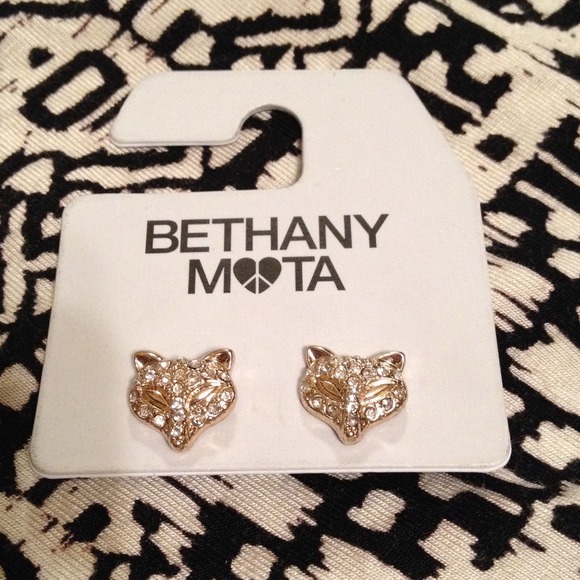 Fox Earings- Bethany Mota