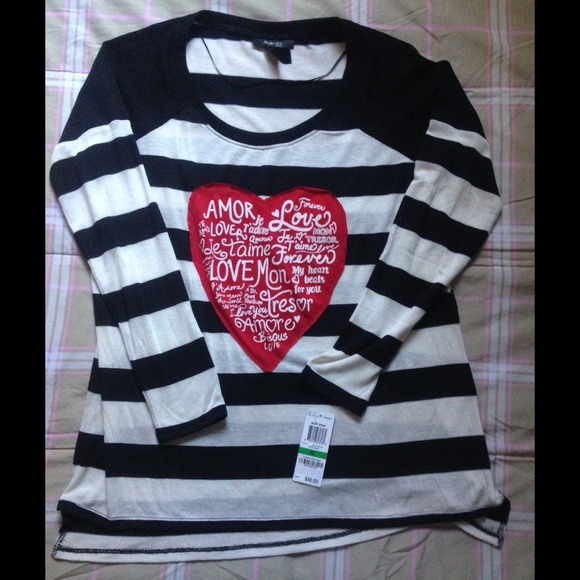 🌺🌻💖🎀Black and white striped sweater 👩👕👚💄