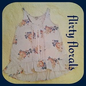 🆕 Flirty floral top 🆕