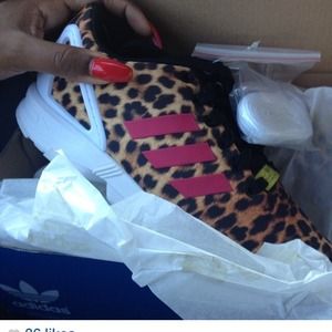 Adidas flux Cheetah print & pink!!! Very stylish!