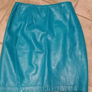 100% Leather mini skirt