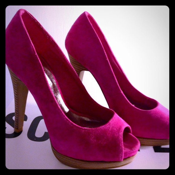 On Sale Now!💥Steven Madden Pink Suede Peep Toe...