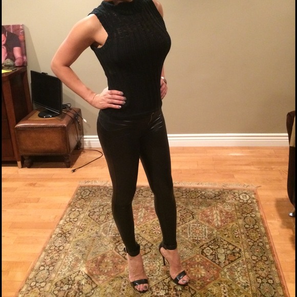 Elastic faux leather zip bebe skinny pants