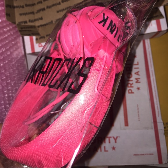 Never used new Victoria's Secret pink headphones❤ - Picture 4 of 4