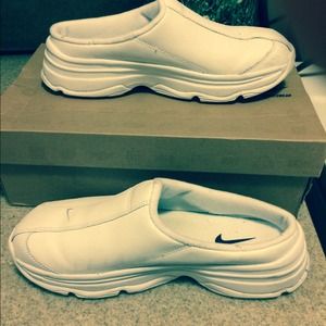 Women's Nike slip on sneakers in white