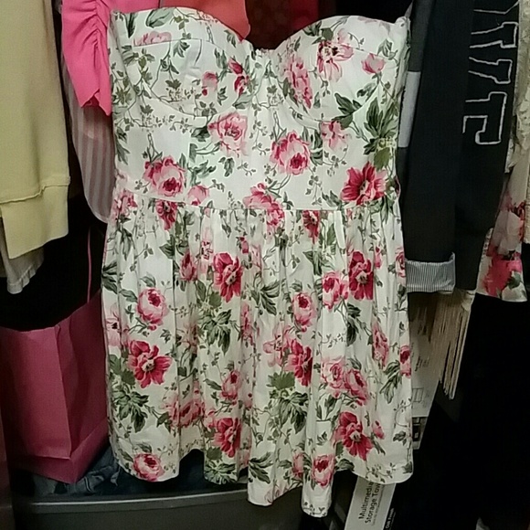Forever 21 Dresses & Skirts - Floral tube dress