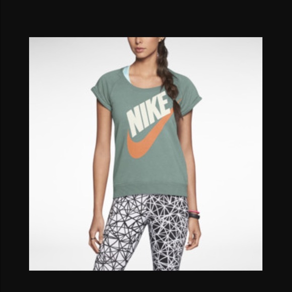 Nike Tops - Nike Sweat shirt