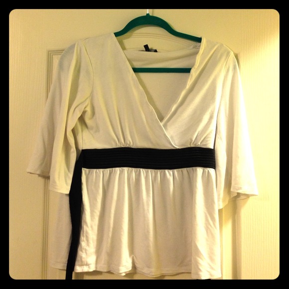 White 3/4 Sleeve, tie back