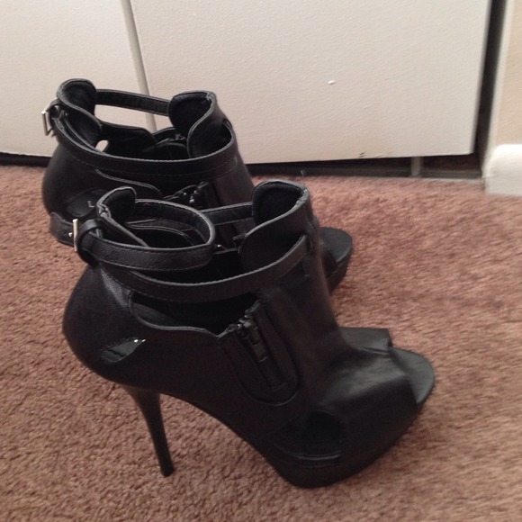 Liliana Shoes - 💢Trade to ming13💢