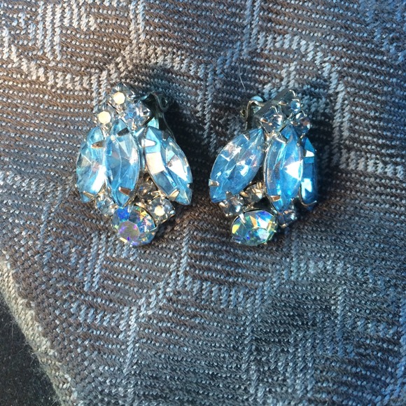 Vintage Weiss clip on earring