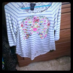 Shirt size large never worn but with no tags.