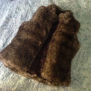 Adorable reversible Gap faux fur vest!