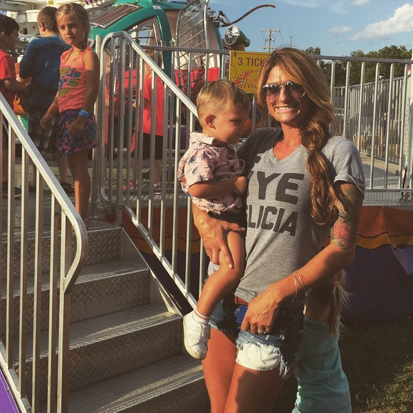 Meet your seller Danielle - Picture 3 of 4