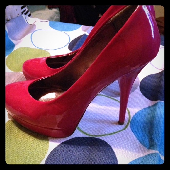 Hot Pink patent leather platform pumps