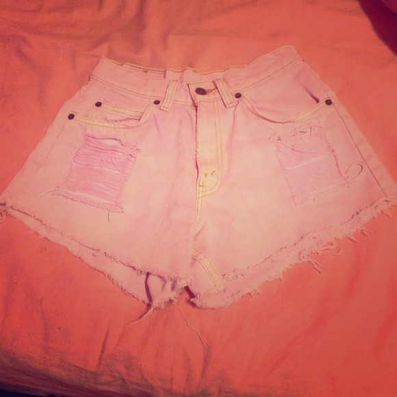 Bubblegum Pink High Waisted Levi's Shorts - Picture 1 of 3