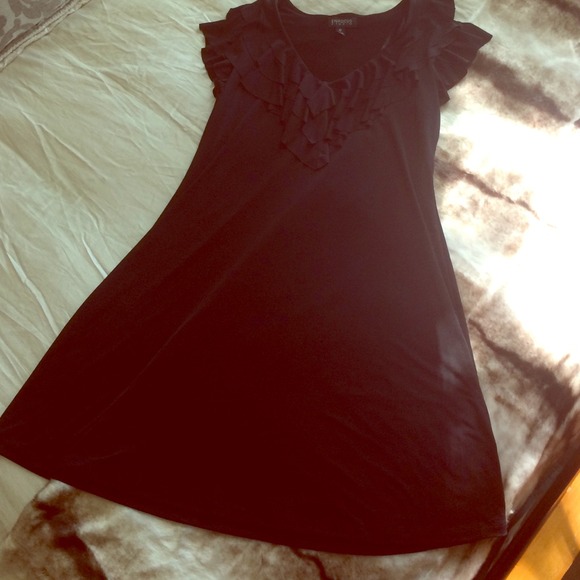 Flirty little black dress! (Size 12)