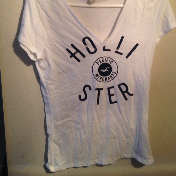 hollister v neck