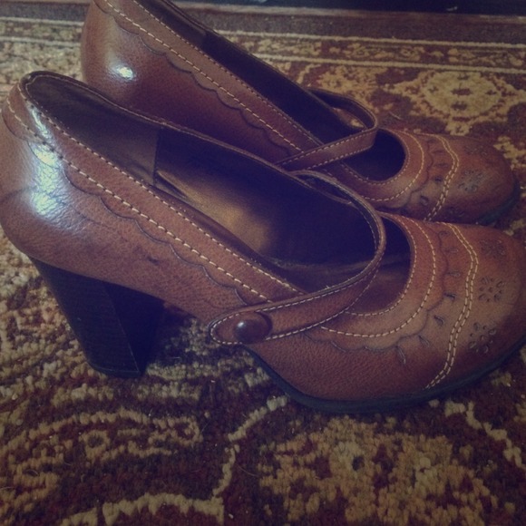 BKE Mary Janes size 7 super cute!
