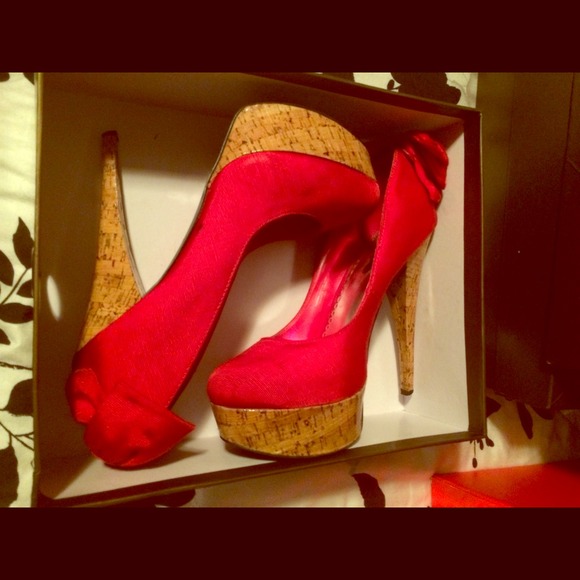 Red bebe heels - Picture 1 of 3