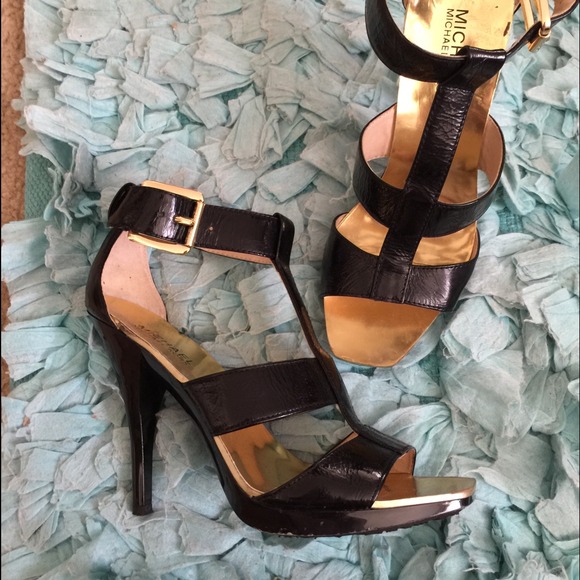 Blk Michael Kors heel sandel
