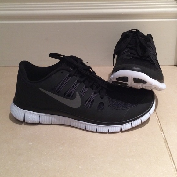 Women's Black nike 5.0 free runs