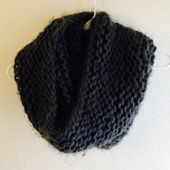 Grey circle scarf ☻