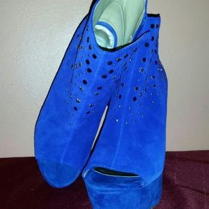 Open Toe Studded Wedges