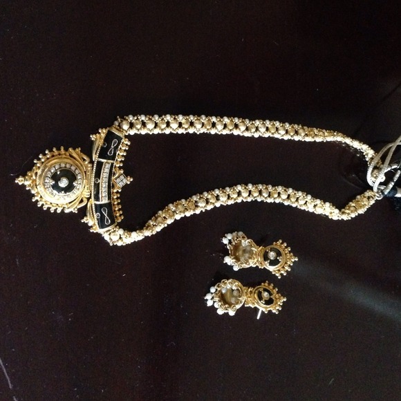 Black and gold necklace & earrings - Picture 1 of 3