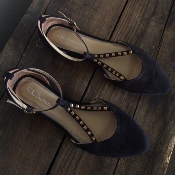 Black Chinese laundry studded flats