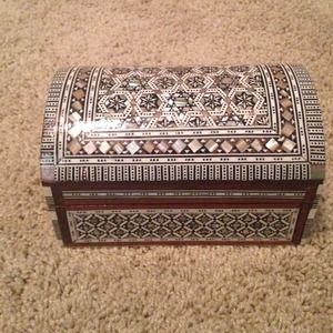 Jewelry box