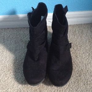 Perfect Black Booties for Fall!