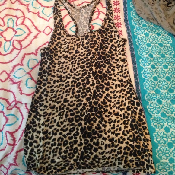 100% cotton cheetah printed shirt from Forever 21 - Picture 2 of 3