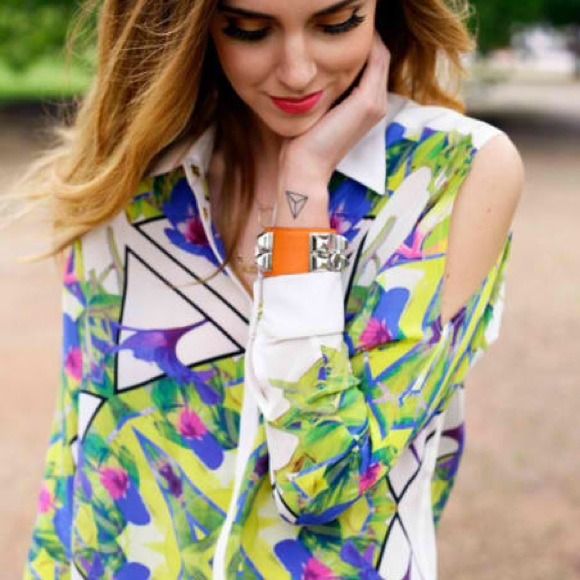 Coco's Kiss Tops - Coco's kiss beautiful geometric shirt