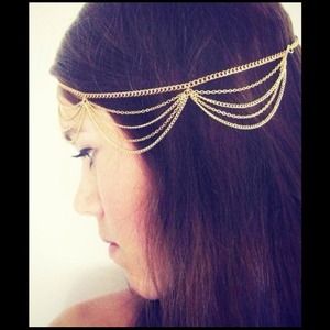 SOLD! In bundle Hair jewlery gold!!