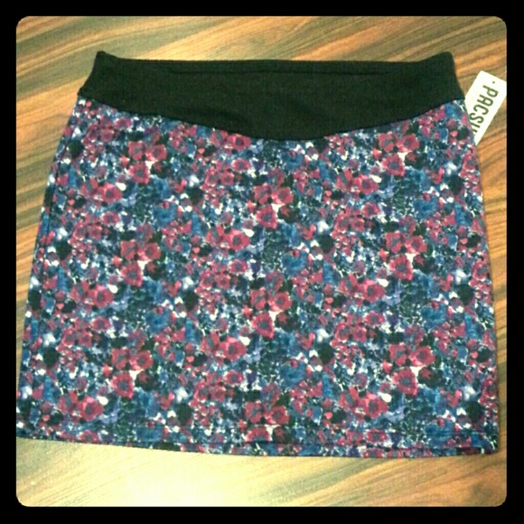 Fitted floral skirt