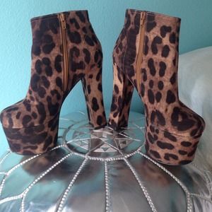 Wild pair platform heel.