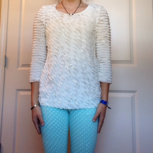 SCARY SALE!Mid sleeve glitter polka dot ruffle top