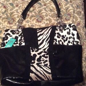 Black n white purse