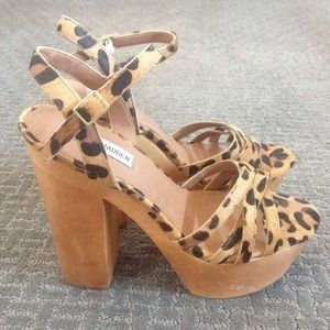 **Worn once** Leopard Steve Madden Heels'