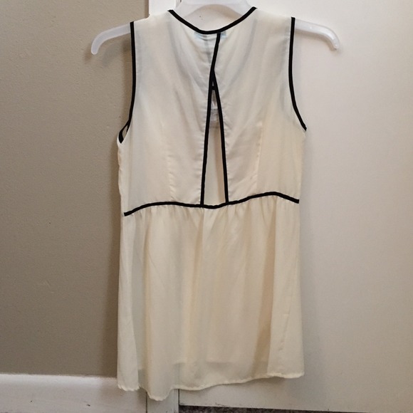 Jeweled off white top - Picture 2 of 2