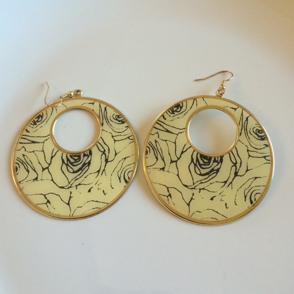 Rose detail earrings