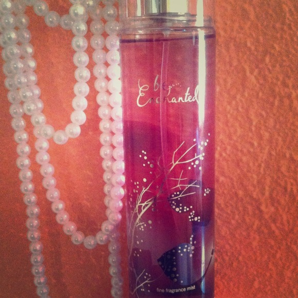 Bath and Bodyworks Be Enchanted perfume fragrance