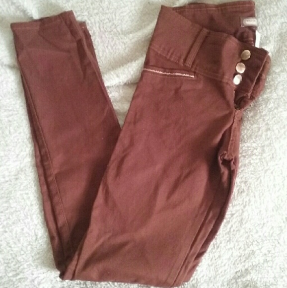 *NWOT* Butt lifting super cute brown skinny pants
