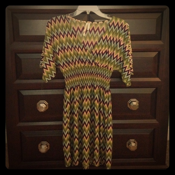 ❤️ V-Neck Dress Chevron Patterned