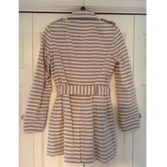 Banana Republic Trench Coat - Picture 3 of 4
