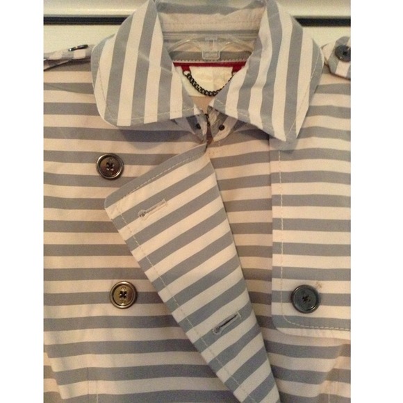 Banana Republic Trench Coat - Picture 4 of 4