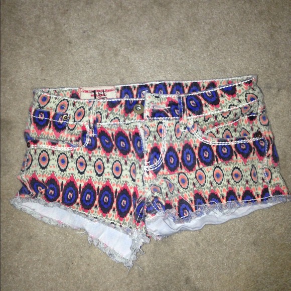 Cool patterned denim shorts - Picture 1 of 4